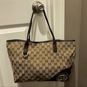 GUCCI LOGO TOTE WITH HARDWARE